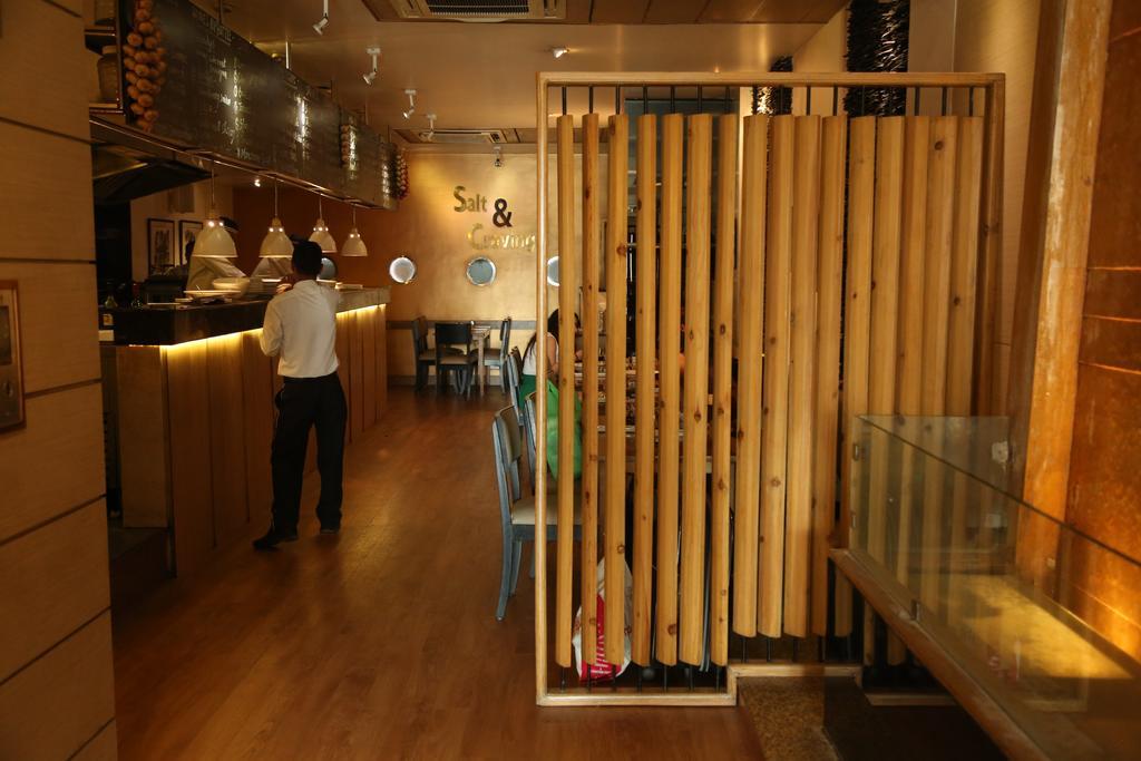 Hotel President เดห์ราดุน ภายนอก รูปภาพ